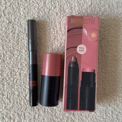 NUDESTIX
Rose Kiss and Blush Set