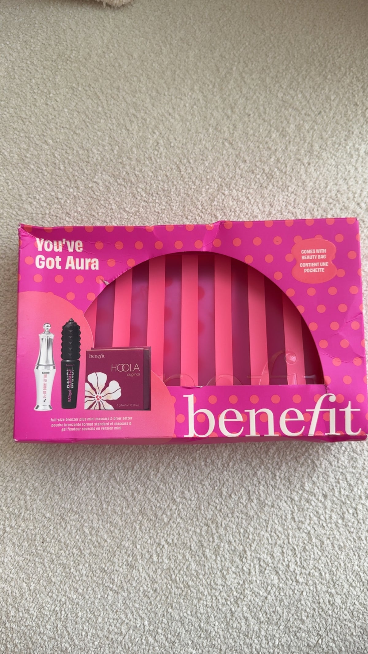 BENEFIT COSMETICS
Summer Essentials Gift Set